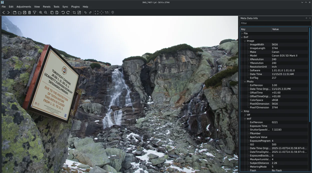 JPEG XL (JXL) image with metadata in nomacs viewer